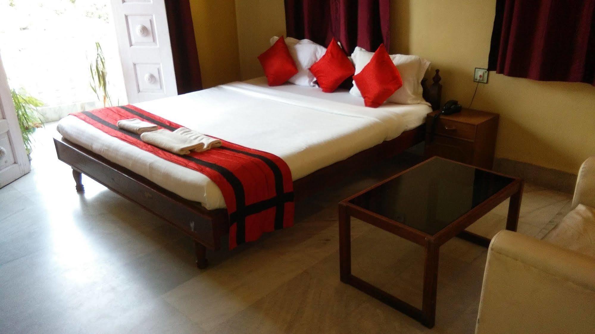 New Hotel White Palace Calcutta  Esterno foto